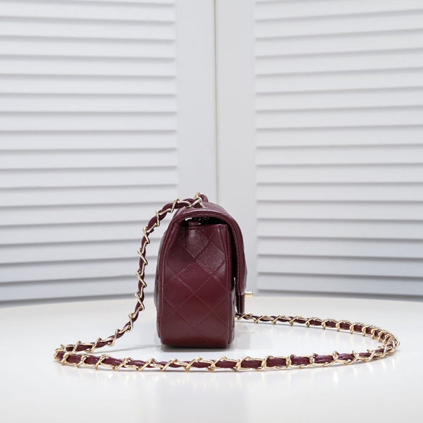 シャネルバッグ背面デザイン